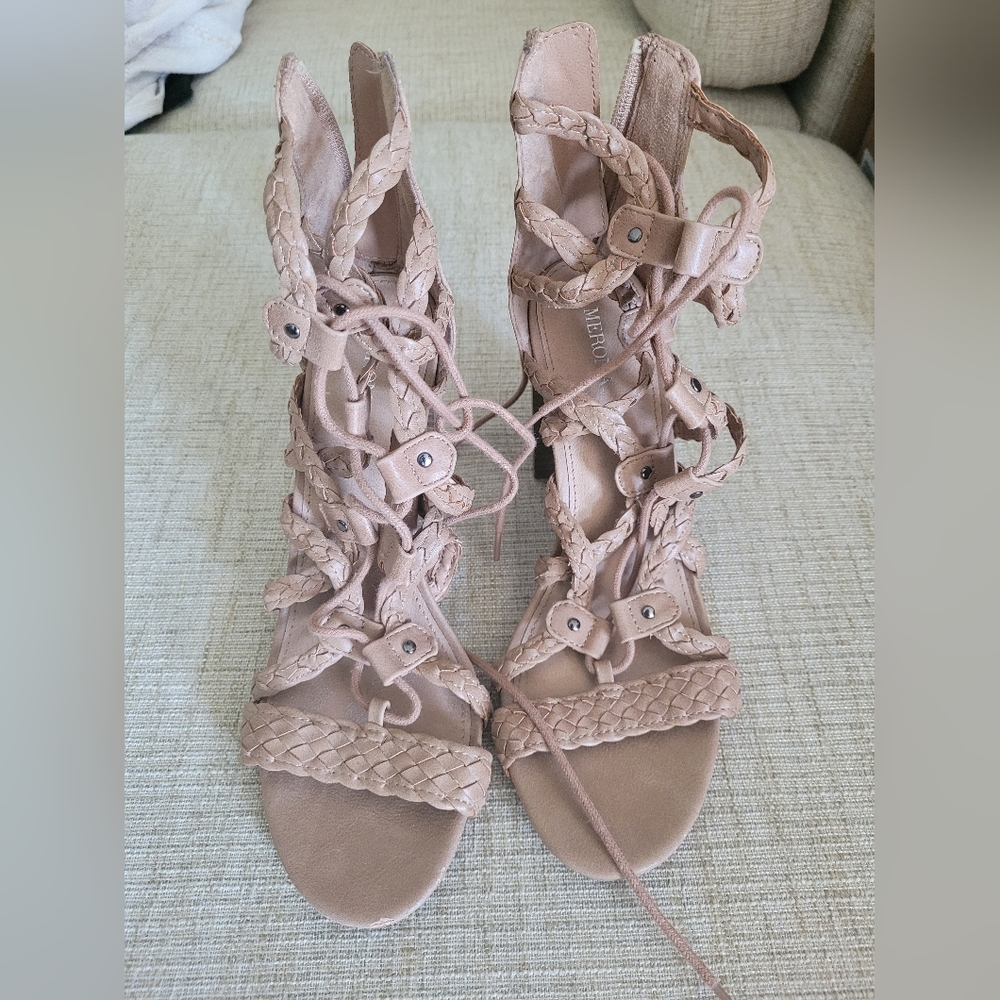 Meron heels